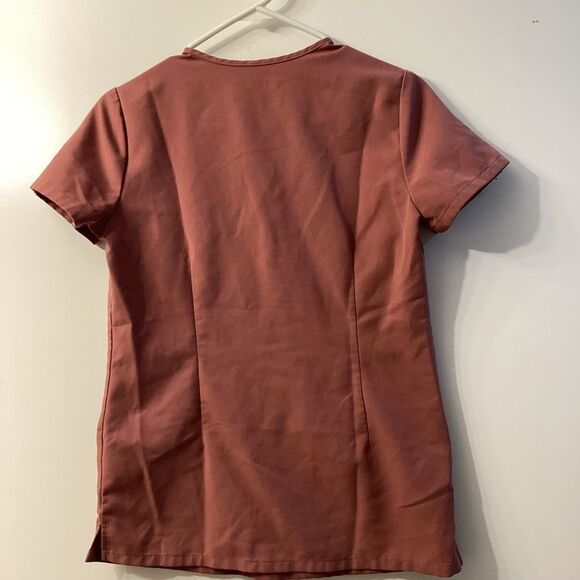 FIGS Casma 2-Pocket Scrub Top – Pink Clay, Size XXS/Small - Picture 7 of 10